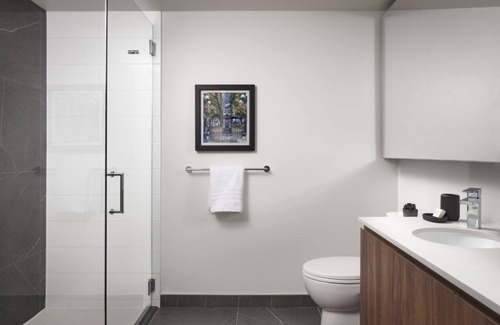 South Lake Union Hotel | Level Seattle- One Bedroom Suite plus Office