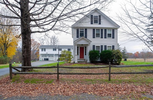 Walpole House | Lg/Charming Updated Farmhouse Historic Picturesque Walpole NH/VT Border sleeps 9