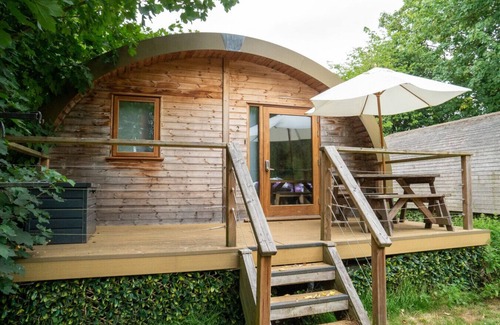 Newmarket Cabin | Lidgate Star Cabin 2 · Eco-friendly cabin next to 16th century pub
