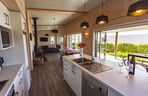 Tata Beach House | Ligar Bay Modern Bach - Sea View, Free Wi-Fi