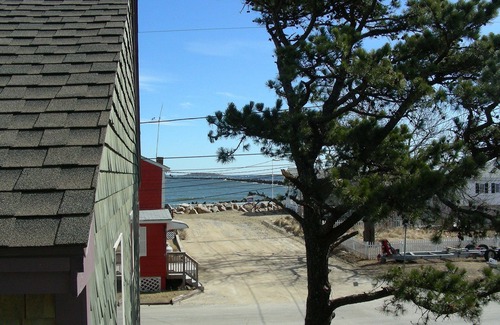 Camp Ellis Cottage | Lil House - Charming Cottage By the Sea ~ Pet Friendly
