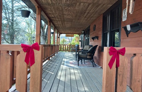 Ellijay Cabin | Lil' Ranch: Smoke-free, Pet-free rental, 2 mi to downtown. Easy to find/access.
