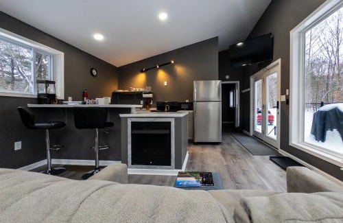 Nimitz Apartment | Lily Pad at Nimitz - Private 19 Acre Cabin with Fire Pit & WiFi