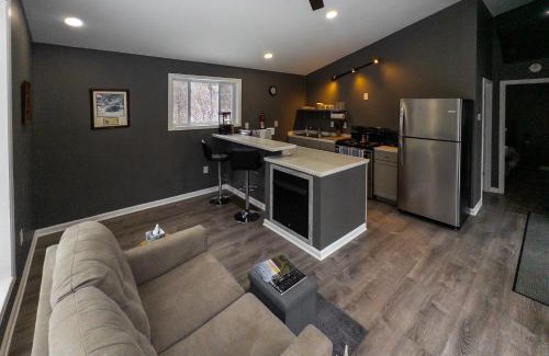 Nimitz Apartment | Lily Pad at Nimitz - Private 19 Acre Cabin with Fire Pit & WiFi