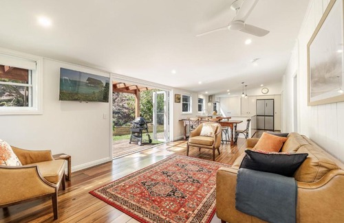 Yamba House | Lime Tree Cottage - Pet Friendly