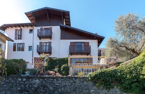 Limonta Villa | Limonta Lake View Villa with Terrace
