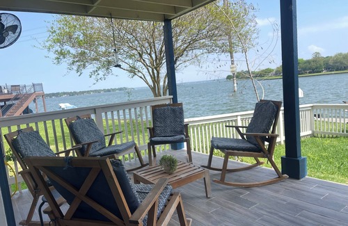 April Sound House | Linda's Lake House Waterfront on Lake Conroe
