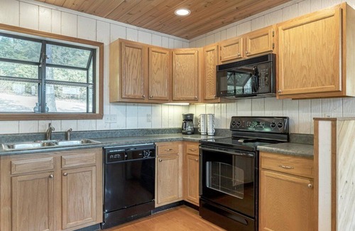 Innsbrook House | Linden Lakefront Retreat with Kayaks by StayLage