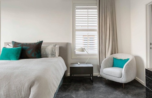 Toorak House | Linlithgow (Heated Pool)
