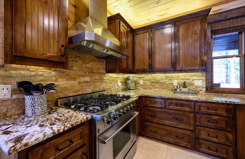 Hochatown Cabin | Liquid Therapy Lodge & Broken Bow Cabins