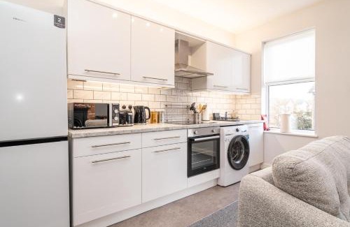 Boscombe Apartment | "Little Boat": A Modern Beachside Flat