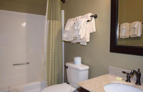 Red River House | Little Fanny - Pet Friendly - Satellite - Fireplace - Grill - Close to Everything