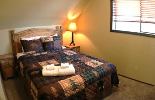 Red River House | Little Fanny - Pet Friendly - Satellite - Fireplace - Grill - Close to Everything