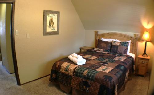 Red River House | Little Fanny - Pet Friendly - Satellite - Fireplace - Grill - Close to Everything