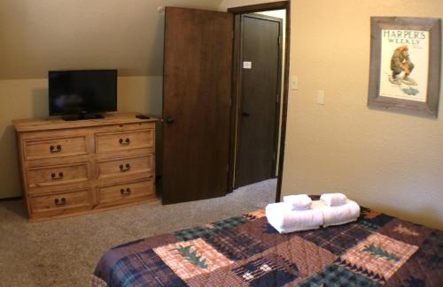 Red River House | Little Fanny - Pet Friendly - Satellite - Fireplace - Grill - Close to Everything