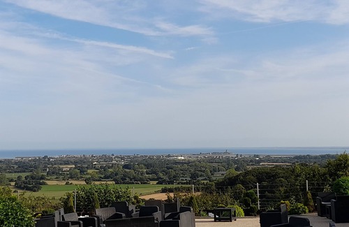 Saint-Vaast-la-Hougue House | Little fisherman house 300 meters to the sea.