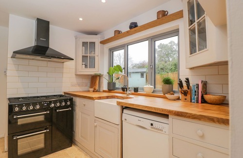Calne House | LITTLE FOXES, pet friendly, with a garden in Calne