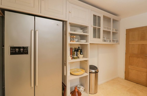 Calne House | LITTLE FOXES, pet friendly, with a garden in Calne