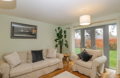 Calne House | LITTLE FOXES, pet friendly, with a garden in Calne