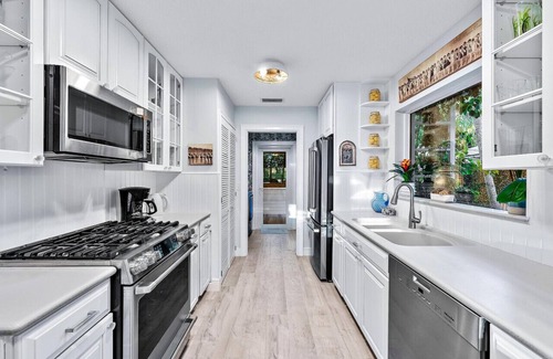 Juno Beach House | Little Key West, Private Beach Entry 1 Minute Walk