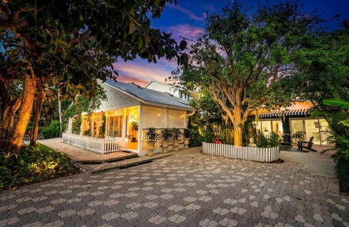 Juno Beach House | Little Key West, Private Beach Entry 1 Minute Walk