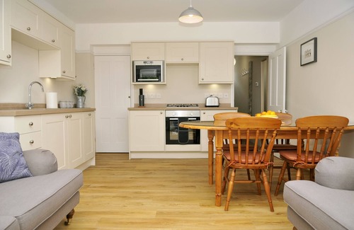 Alverstoke House | Little Lane is a charming, recently refurbished 2 bedroom cottage sleeping 4