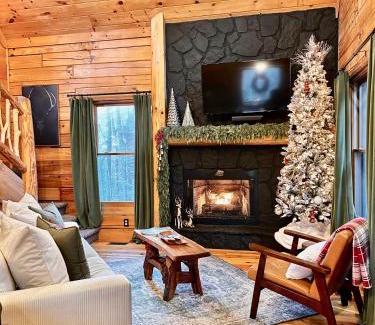 Wears Valley House | Little Pine Lodge a Smokies Hideaway - 1 mi to GSMNP - King Suite & Loft, Fireplace, Hot Tub & BEARS!