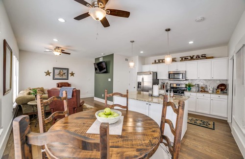 Tobin Hill House | Little Texas by the Pearl Brewery; A Historic Place to Relax and Hang Your Spurs