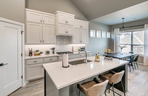 Edmond House | Live Like a Local in Luxurious Comfort!