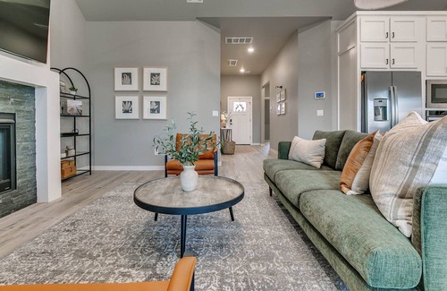 Edmond House | Live Like a Local in Luxurious Comfort!