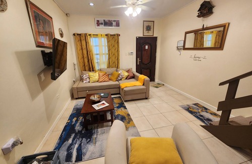 Maraval House | Live Like a Local in This Chic 2-Bedroom Maraval Escape!