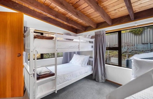 Fernhill Cabin | Live the Queenstown dream amid panoramic views, cozy fire, & full amenities!