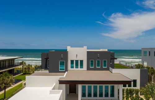 Crescent Beach House | LIVE YOUR BEST BEACH LIFE!