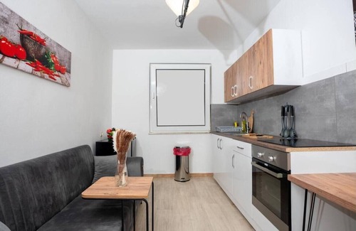Oberhausen Apartment | Livemore24 - Space in Duisburg 24/7 check-in
