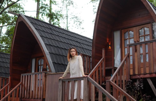 Pacet Cottage | Living in the forest With natural hot springs in a wooden house in the mountains