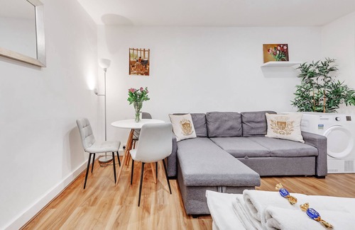 St. Johns Wood Apartment | Living in the Heart of London: Your Perfect Urban Retreat.
