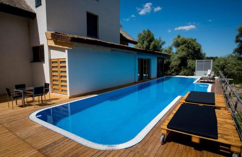 Crisan Hotel | LivingIn Delta - Casa de Vacanta