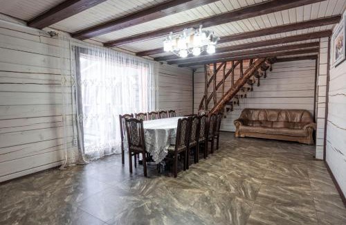 Mykulychyn Apartment | Liz and Sophie