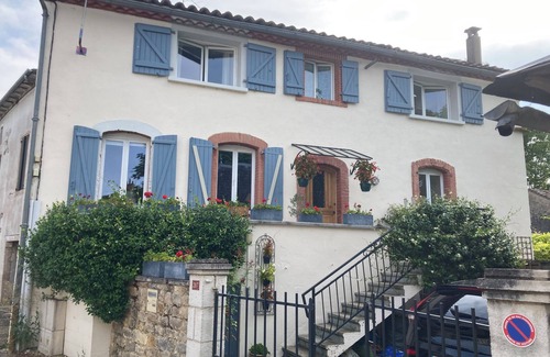 Varen Bed & Breakfast | Located in a historic village, this room is ideal for seeing the region.