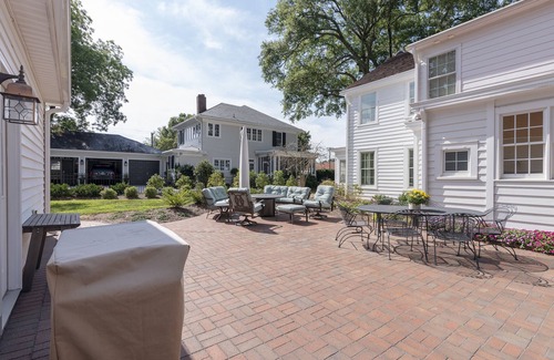 Lexington Cottage | Located in the heart of Lexington Historic District