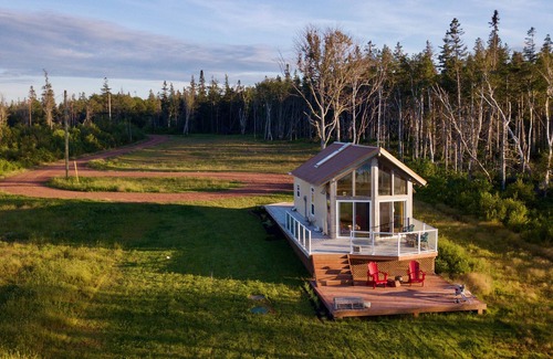 York Cottage | Located on PEIs famous north shore this is the perfect getaway & relaxation spot