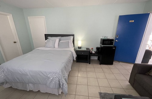 Wildwood Hotel | LOCATION!Getaway,cozy place block from everything!Free ice cream,espresso drinks