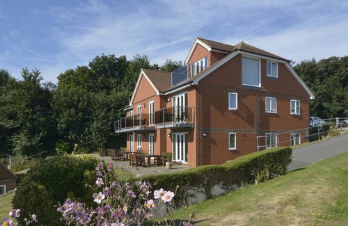 Ore Apartment | Location Location! Spacious 2 Bed Apt Hastings - Country & Sea Views