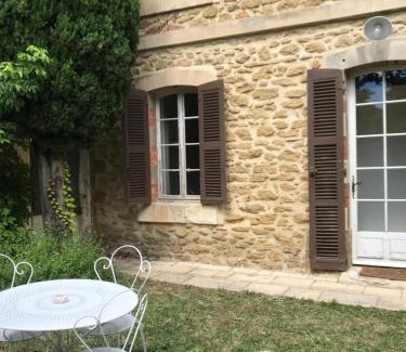 Sorgues Apartment | location studio meublé avec jardin