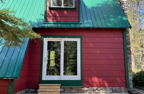Tahoe National Forest Cabin | Loch Leven Trailhead Cabin