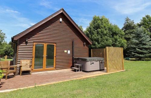 Aubourn Cabin | LODGE 1, pet friendly, character holiday cottage in South Hykeham