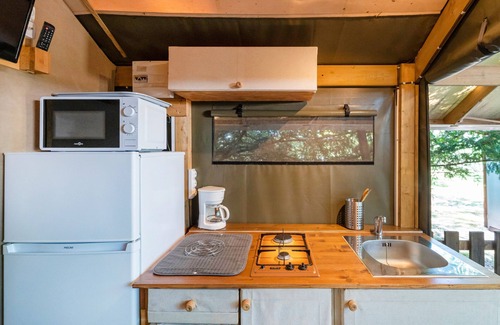 Lesperon RV Rental | "Lodge 1" with Shared Pool, Private Terrace and Shared Garden