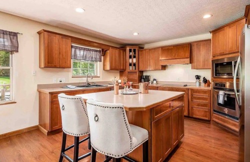 New Plymouth House | Lodge 328 - Hocking Hills