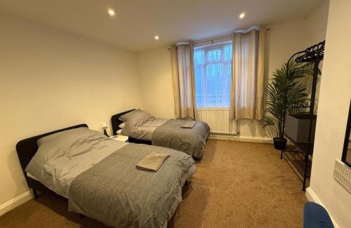 Staple Hill House | Lodge Causeway 4 bedroom house