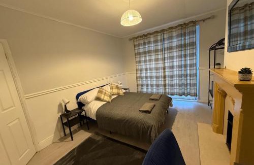 Staple Hill House | Lodge Causeway 4 bedroom house